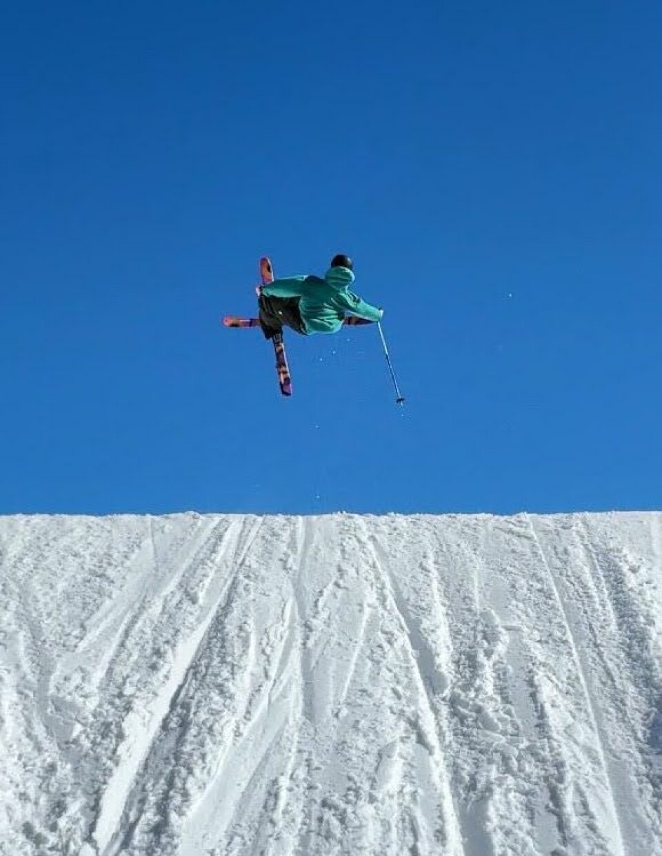 William Bostadløkken during a national competition. Freestyle skiers perform a series of tricks, sometimes more than 10 meters above the ground, so good rotation techniques are crucial.