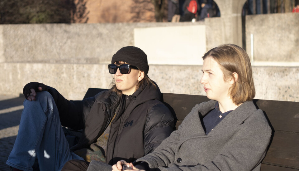 DEMOKRATI: Studentene Filip Węgrzyn og Tomasz Janowski sier kutt i kultursektoren ikke er et isolert fenomen i Norge, og at å prioritere levende kultur vil bli viktigere i respons til det økende presset fra digitale medier.