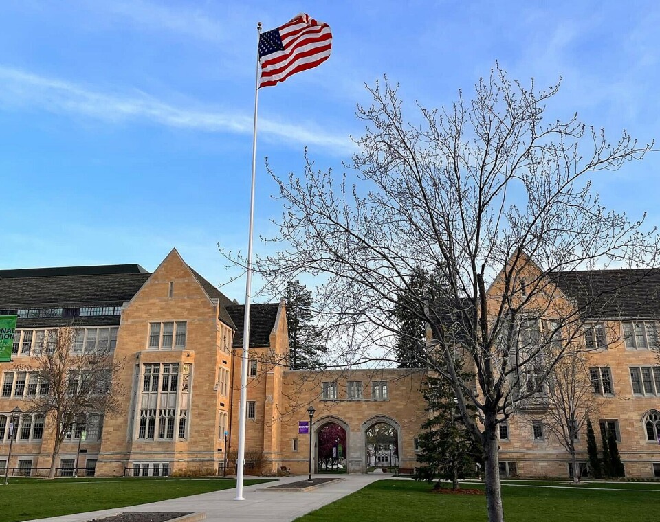 VARSELBREV: Universitetet anbefalte studentene å komme hjem før innsettelsen. Student Roystter Silva var i USA hele ferien.