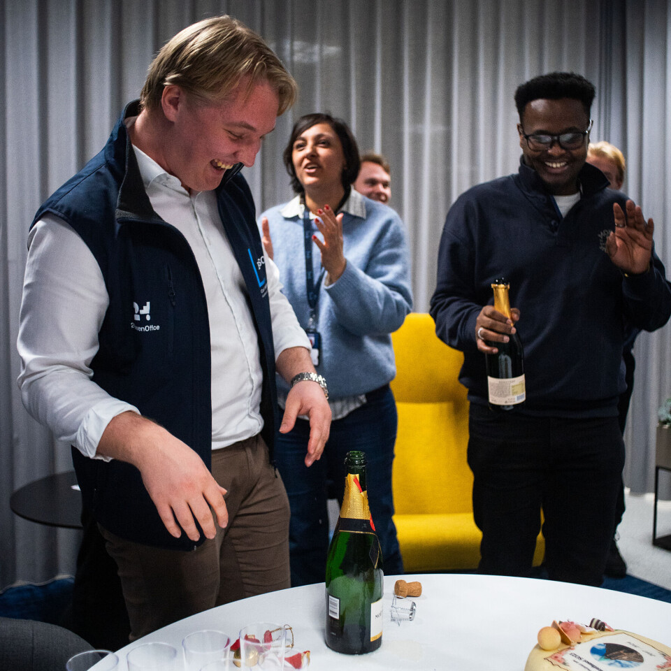 MOËT: Biso sparte ikke på kruttet da de skulle feire at SO23 skrinlegges – med en sjampanje til over 500 kroner.