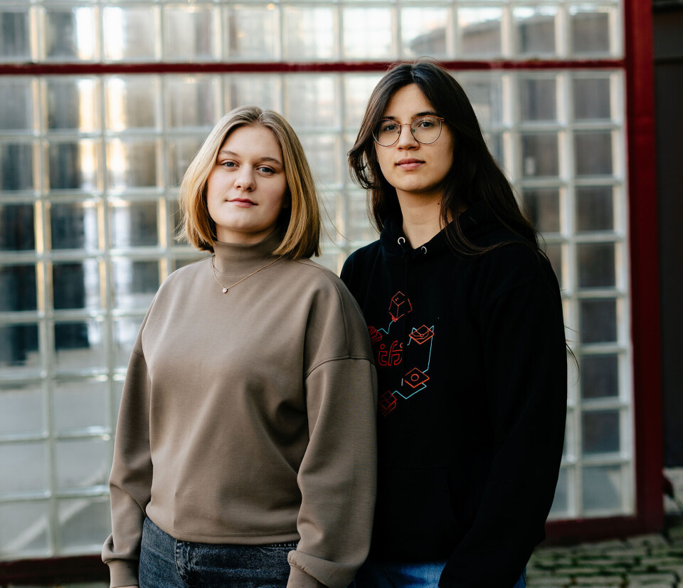 FØLES UVIRKELIG: For studentene Anastasiia Karachun (t.v.) og Antonina Bukhantsova er det krevende å se for seg hvordan det å reise tilbake til Ukraina vil bli.