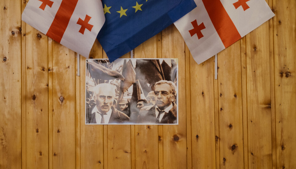 FORBILDER: Poet og dissident Merab Kostava (venstre) og tidligere president Zviad
Gamsakhurdia (høyre) er tydelige idoler for fengslet student Zviad Tsetskhladze.
