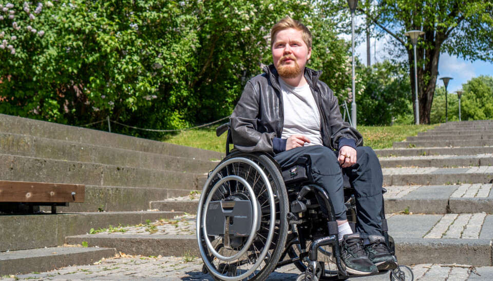 UKLART: Tobias Teksum mener retningslinjene for evakuering av personer med funksjonsnedsettelse kan forbedres.