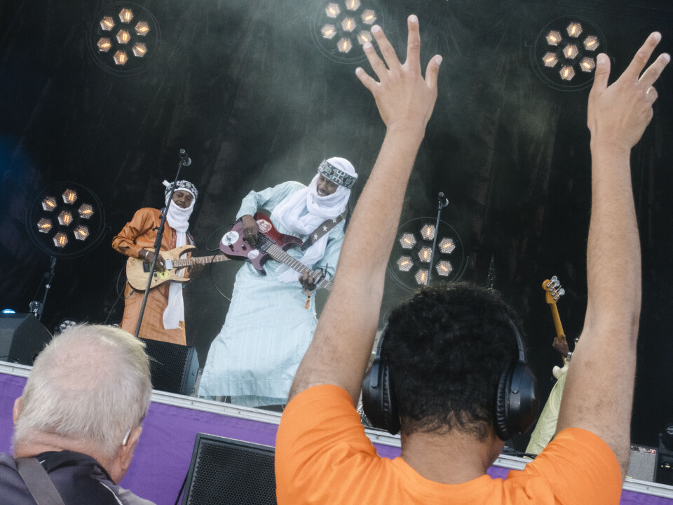 AKTIVISME: Ørkenbuesbandet Etran de L´air ropte Free Palestine når de opptrådte på Meelahusfestivalen.