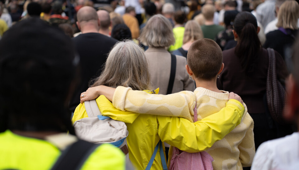 Déjà vu: Etter terrorhendelser våkner vi, vi sier til oss selv og hverandre: ‘Nå må det bli slutt’, men så går det litt tid, og vi glemmer igjen, sier Jonas Bals. Her fra rosetoget på Youngstorget.