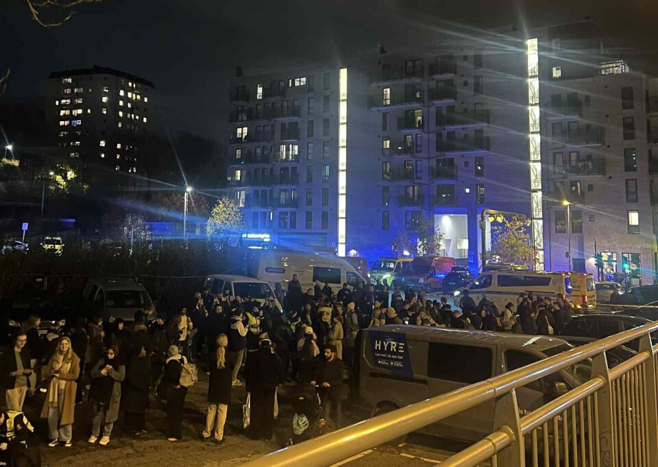 Studenter måtte hoppe ut fra balkong
