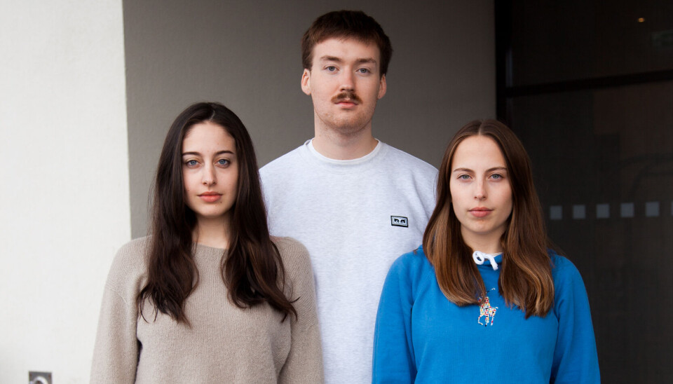 De tre studentene: Krevende situasjon: Studentene vet ikke når de kan flytte tilbake.