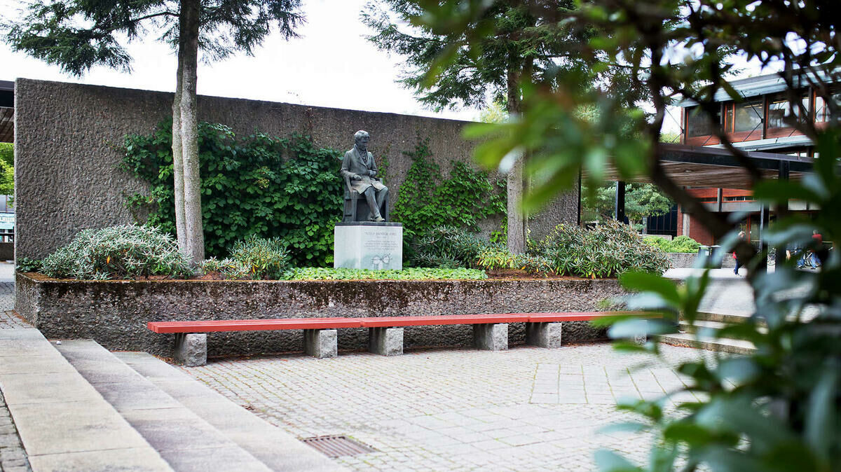 Viktoriya Gerasimova kokragini yalangoch koylakda.